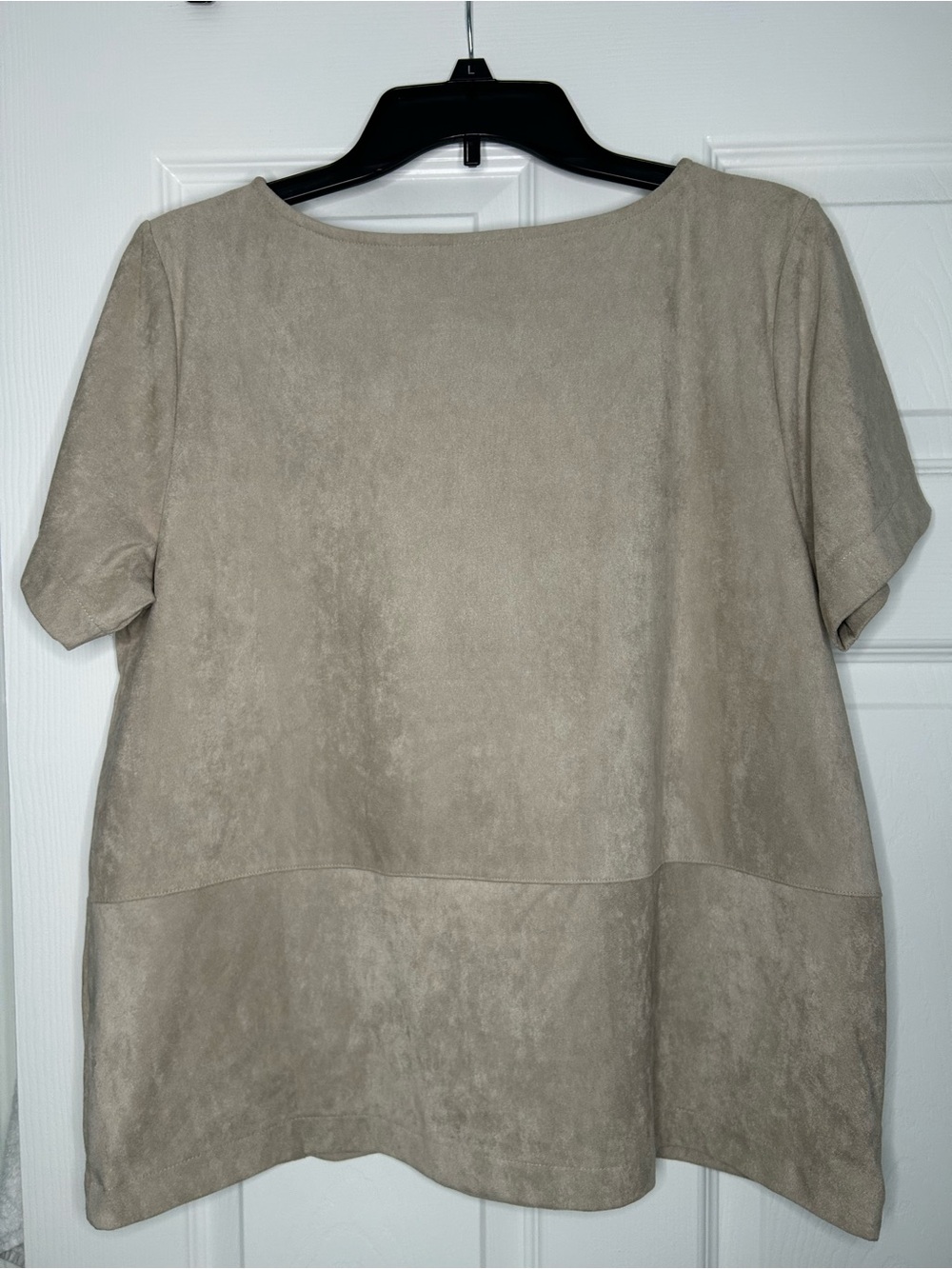 J. Jill Short-Sleeve Suede-Look Pocket Top in Taupe - Picture 4 of 6